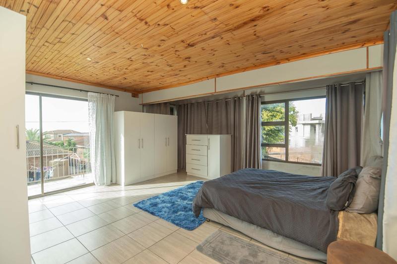 5 Bedroom Property for Sale in Bluewater Bay Eastern Cape